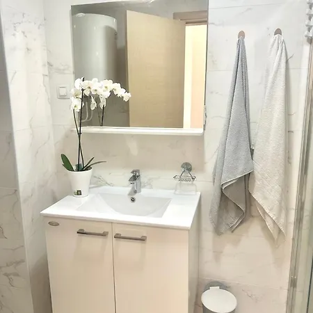 Skyline Oasis Apartment